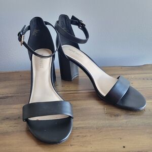 Women's 7.5M Nine West Sandy Block Heels Sandals Black